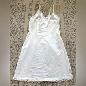 Women’s vintage full slip in white small in size